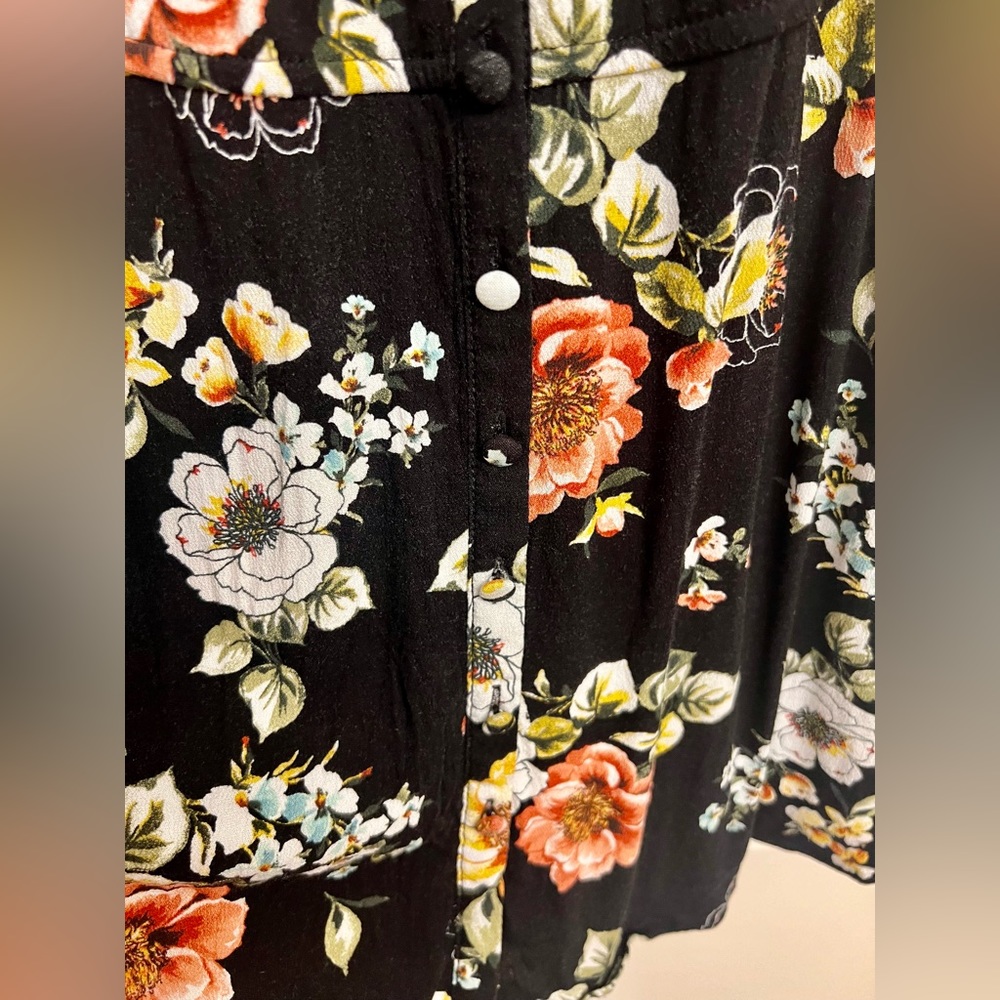 Torrid Button Front Blouse - size 0 (12, large) - Picture 3 of 4